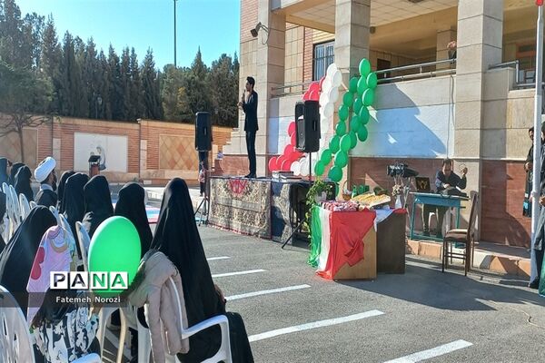 تقدیر از دانش‌آموزان منتخب مسابقات دبیرستان خوارزمی رباط‌ کریم
