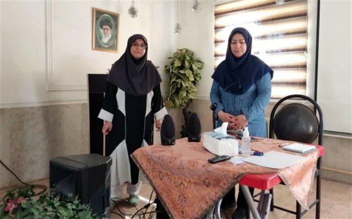 والدین بدون امر و نهی و دوستانه، مسیر درست را به فرزندان خود ارائه دهند