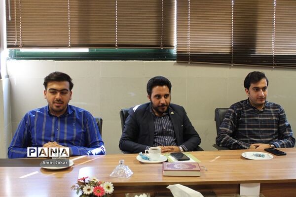 دیدار مشاور مدیرکل آموزش و پرورش فارس در امور بانوان با اعضا سازمان دانش‌آموزی فارس