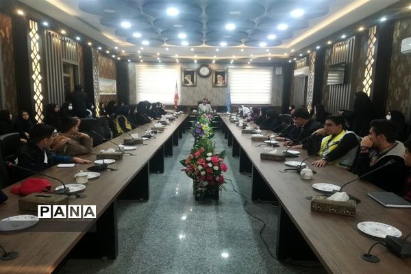 نشست صمیمی مدیر سازمان دانش‌آموزی استان اصفهان با خبرنگاران پانا‌ آران و بیدگل