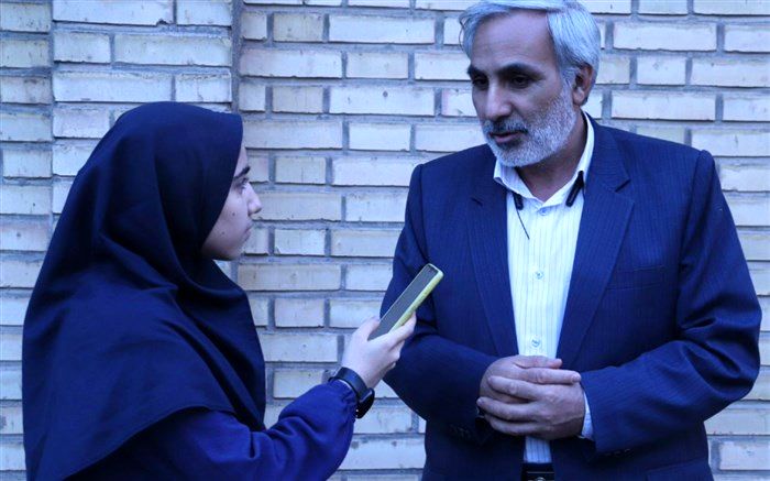 هرنسلی که مفاخر و عالمان کشور خود را بشناسد جامعه بهتری می‌سازد