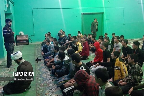بازدید رئیس و معاونان سازمان دانش‌آموزی فارس از مدرسه شبانه‌روزی عشایری شهید بهشتی در شیراز