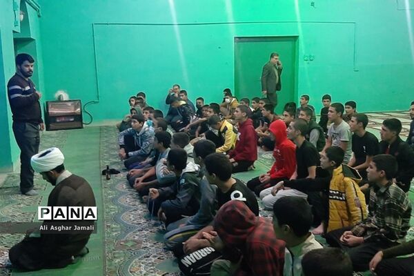 بازدید رئیس و معاونان سازمان دانش‌آموزی فارس از مدرسه شبانه‌روزی عشایری شهید بهشتی در شیراز