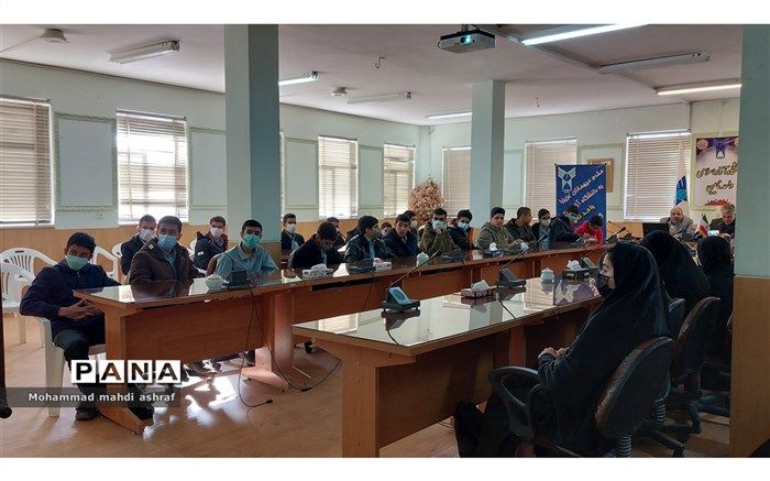 اردوی راهیان پیشرفت در دانشگاه آزاد نایین