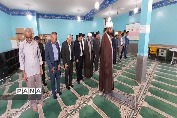 مراسم یادواره شهدا به‌مناسبت هفته بسیج در مدارس امیدیه