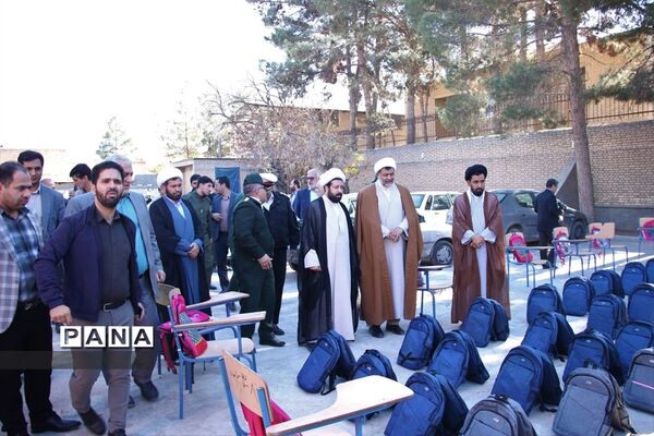 توزیع ۱۵۰۰ بسته نوشت افزار به دانش‌آموزان محروم تربت جام