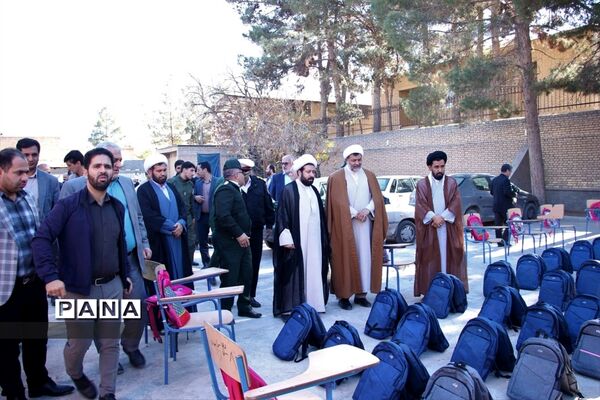 توزیع ۱۵۰۰ بسته نوشت افزار به دانش‌آموزان محروم تربت جام