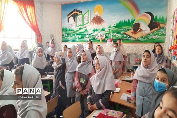 مراسم هفته کتاب در دبستان شهدای فرهنگی ناحیه ۷ مشهد مقدس