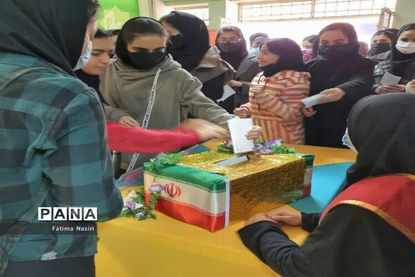برگزاری انتخابات شورای دانش‌آموزی دبیرستان نمونه دولتی شرافت ساوجبلاغ