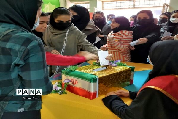 برگزاری انتخابات شورای دانش‌آموزی دبیرستان نمونه دولتی شرافت ساوجبلاغ