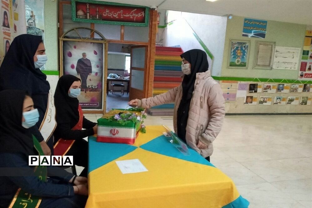 برگزاری انتخابات شورای دانش‌آموزی دبیرستان نمونه دولتی شرافت ساوجبلاغ