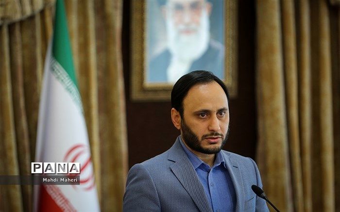 تمرکز بر حل چالش‌های اقتصادی نباید منجر به نادیده گرفتن مسائل فرهنگی شود