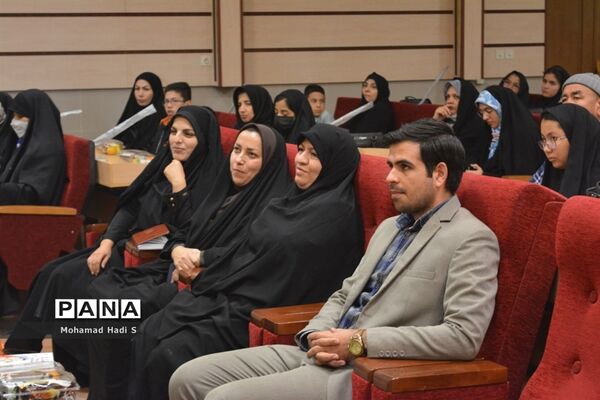 آشنایی با تشریح و تبیین برنامه‌های ستاد شاهد با دانش‌آموزان طرح پراکنده شاهد در مدارس ناحیه یک مشهد