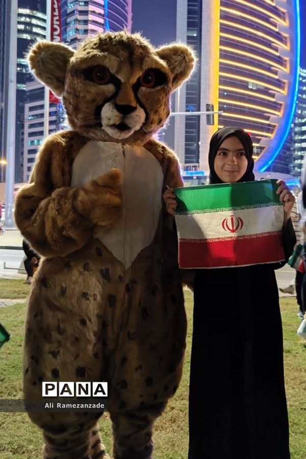 حمایت دانش‌آموزان ایرانی مقیم قطر از تیم ملی فوتبال ایران