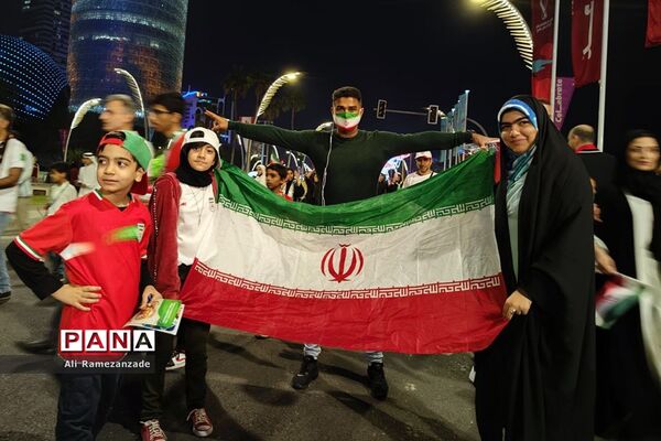 حمایت دانش‌آموزان ایرانی مقیم قطر از تیم ملی فوتبال ایران