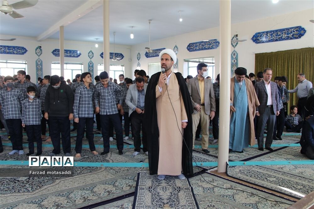 اجرای طرح «نماز نور چشم » در دبیرستان صالحی زاده‌  ناحیه ۲ یزد