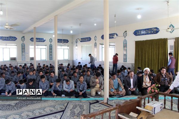 اجرای طرح «نماز نور چشم » در دبیرستان صالحی زاده‌  ناحیه ۲ یزد