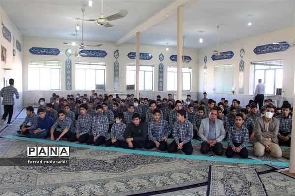 اجرای طرح «نماز نور چشم » در دبیرستان صالحی زاده‌  ناحیه ۲ یزد