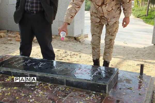 ادای احترام و گلباران مزار مطهر شهدا شهر جوادآباد