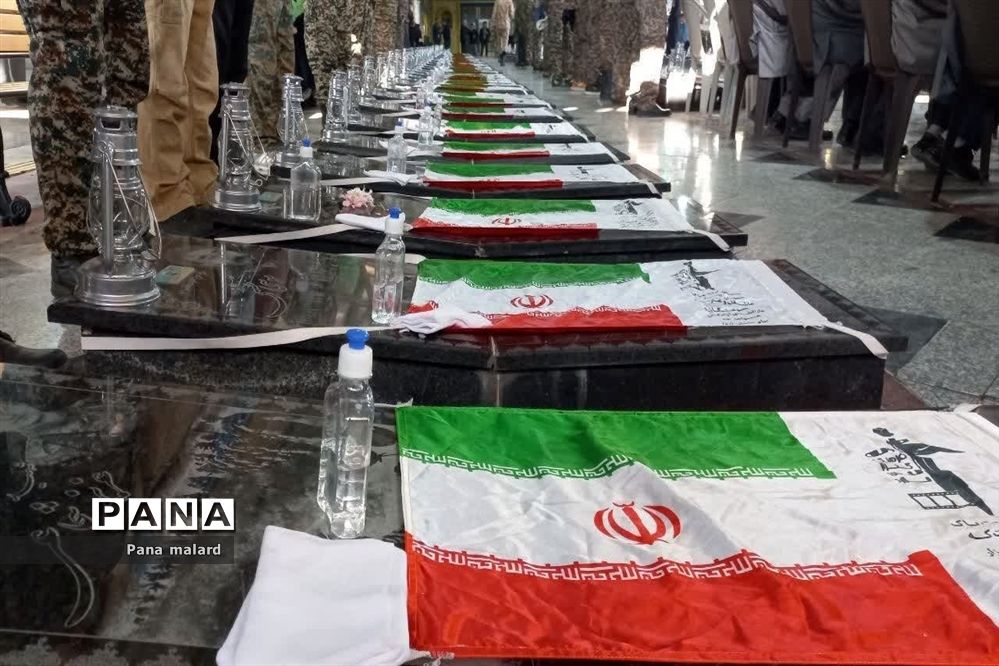 گلباران و عطر افشانی مزار شهدای ملارد در هفته بسیج