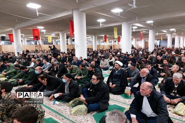 حضور پرشور بسیجیان در نماز جمعه زنجان به‌مناسبت هفته بسیج