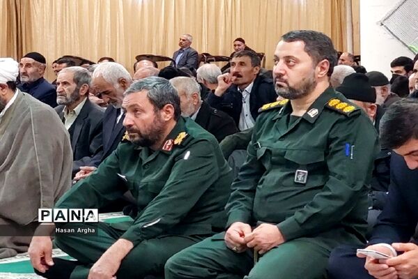 حضور پرشور بسیجیان در نماز جمعه زنجان به‌مناسبت هفته بسیج