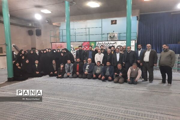 تجدید پیمان فرهنگیان و دانش‌آموزان با آرمان‌های انقلاب در حسینیه جماران
