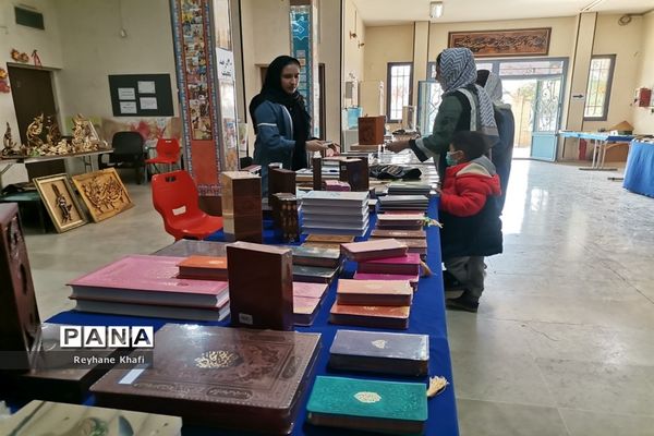 نمایشگاه کتاب، دنیای جلدهای رنگارنگ در پاکدشت