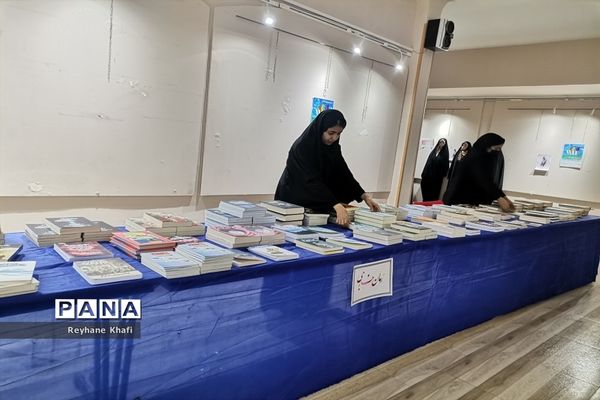 نمایشگاه کتاب، دنیای جلدهای رنگارنگ در پاکدشت