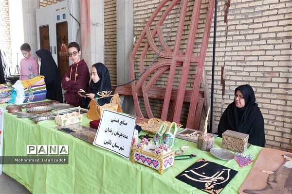 نمایشگاه توانمندی‌ها و دستاوردهای بانوان کار آفرین نایینی