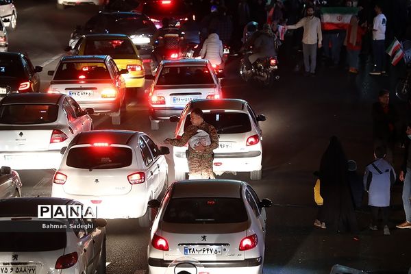 شادی مردم تهران پس از پیروزی ایران مقابل ولز