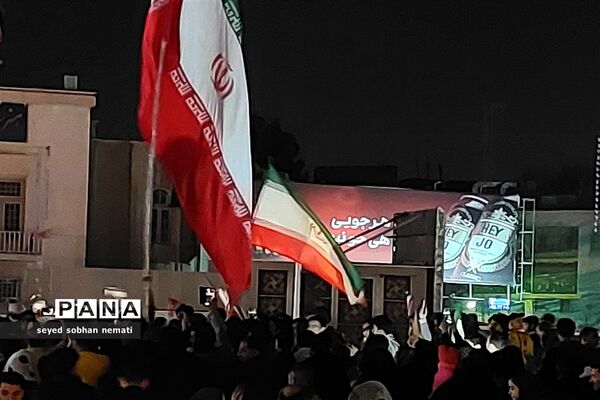 شادمانی مردم انقلابی مشهد بعد از پیروزی مقتدرانه تیم ملی فوتبال ایران برابر ولز