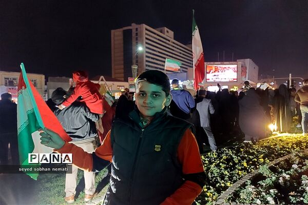 شادمانی مردم انقلابی مشهد بعد از پیروزی مقتدرانه تیم ملی فوتبال ایران برابر ولز