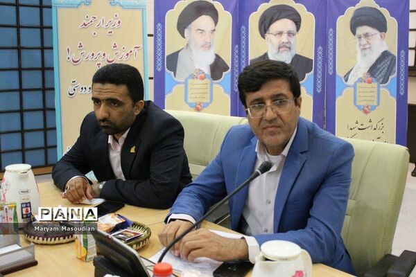 نشست صمیمی وزیر آموزش و پرورش با نمایندگان تشکل‌های دانش‌آموزی استان بوشهر