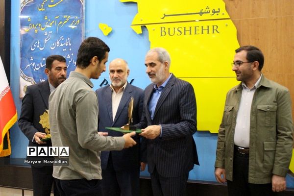 نشست صمیمی وزیر آموزش و پرورش با نمایندگان تشکل‌های دانش‌آموزی استان بوشهر