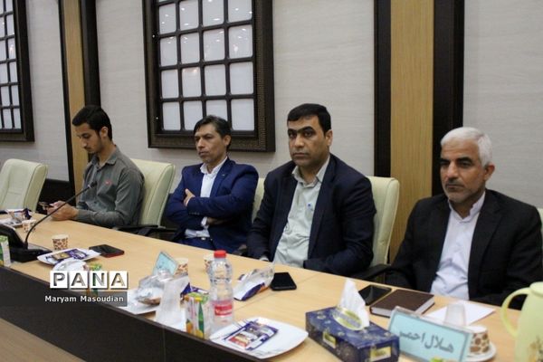 نشست صمیمی وزیر آموزش و پرورش با نمایندگان تشکل‌های دانش‌آموزی استان بوشهر