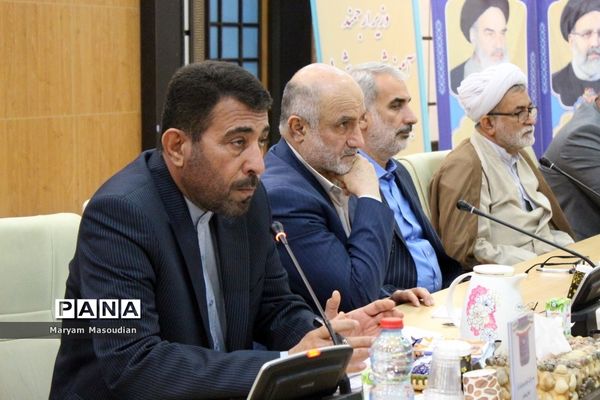 جلسه شورای آموزش و پرورش و قرارگاه عدالت تربیتی استان بوشهر با حضور وزیر آموزش و پرورش