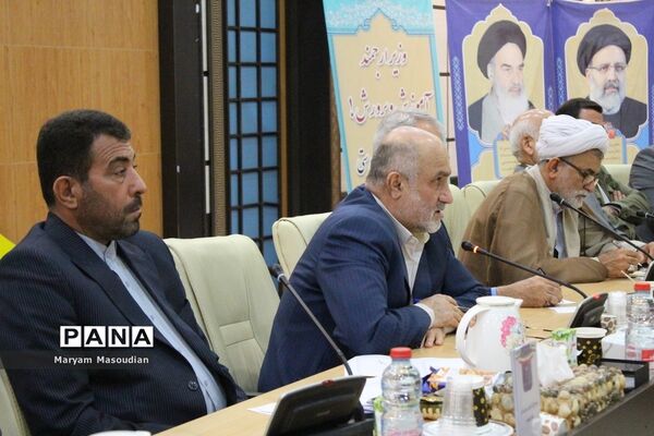 جلسه شورای آموزش و پرورش و قرارگاه عدالت تربیتی استان بوشهر با حضور وزیر آموزش و پرورش