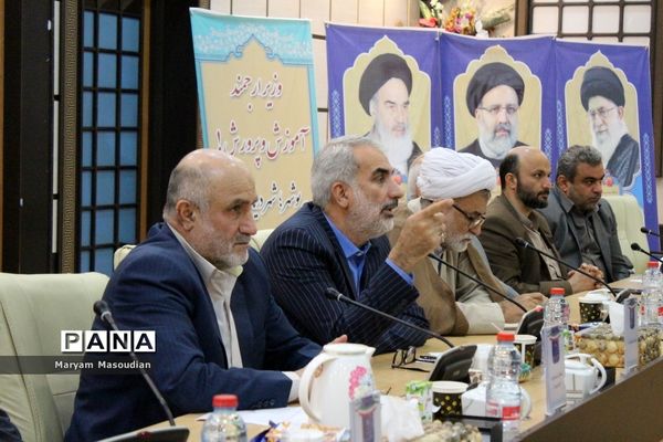 جلسه شورای آموزش و پرورش و قرارگاه عدالت تربیتی استان بوشهر با حضور وزیر آموزش و پرورش