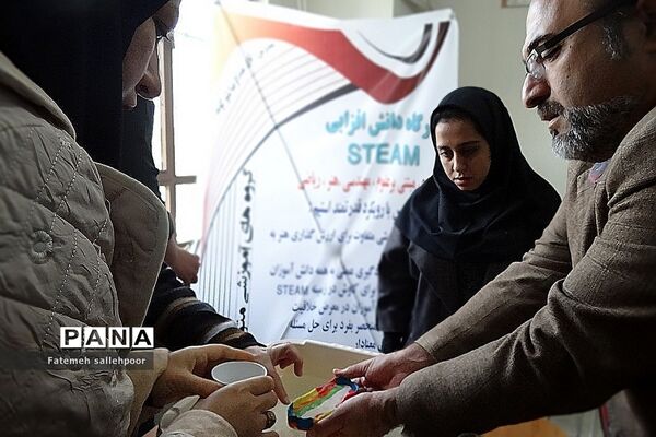 برگزاری کارگاه دانش‌افزایی دبیران با روش steam در شهرستان قرچک