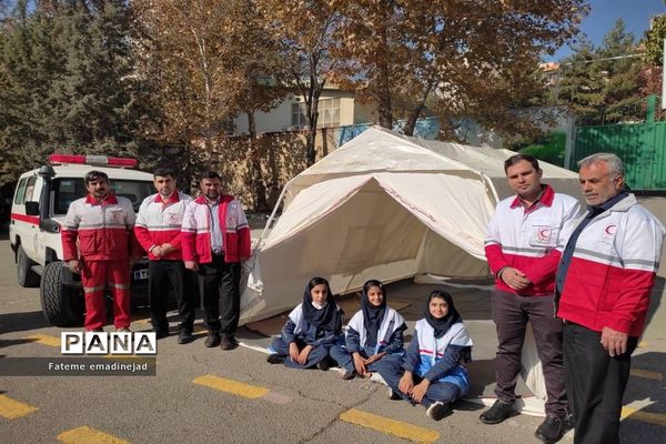 برگزاری مانور آموزشی و عملیاتی اسکان پس از زلزله در مدرسه  تربیت رودهن