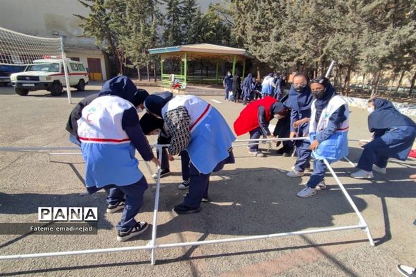 برگزاری مانور آموزشی و عملیاتی اسکان پس از زلزله در مدرسه  تربیت رودهن