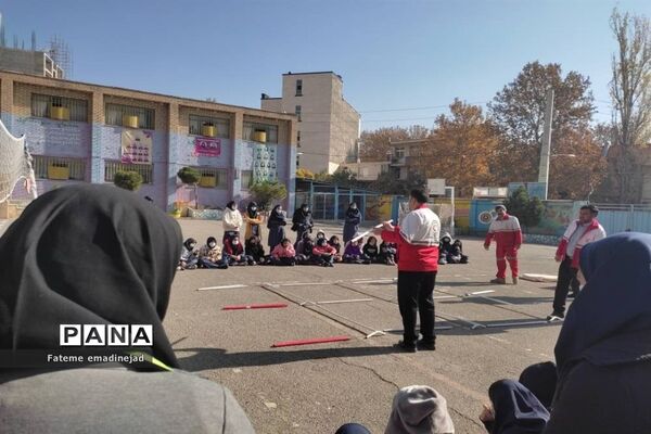 برگزاری مانور آموزشی و عملیاتی اسکان پس از زلزله در مدرسه  تربیت رودهن