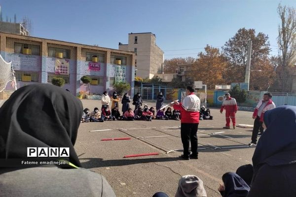 برگزاری مانور آموزشی و عملیاتی اسکان پس از زلزله در مدرسه  تربیت رودهن