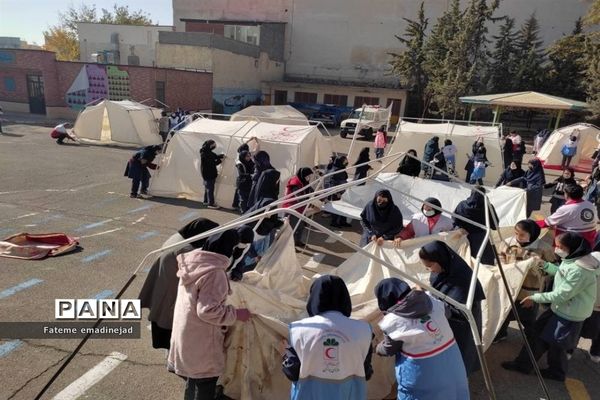 برگزاری مانور آموزشی و عملیاتی اسکان پس از زلزله در مدرسه  تربیت رودهن