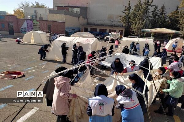 برگزاری مانور آموزشی و عملیاتی اسکان پس از زلزله در مدرسه  تربیت رودهن