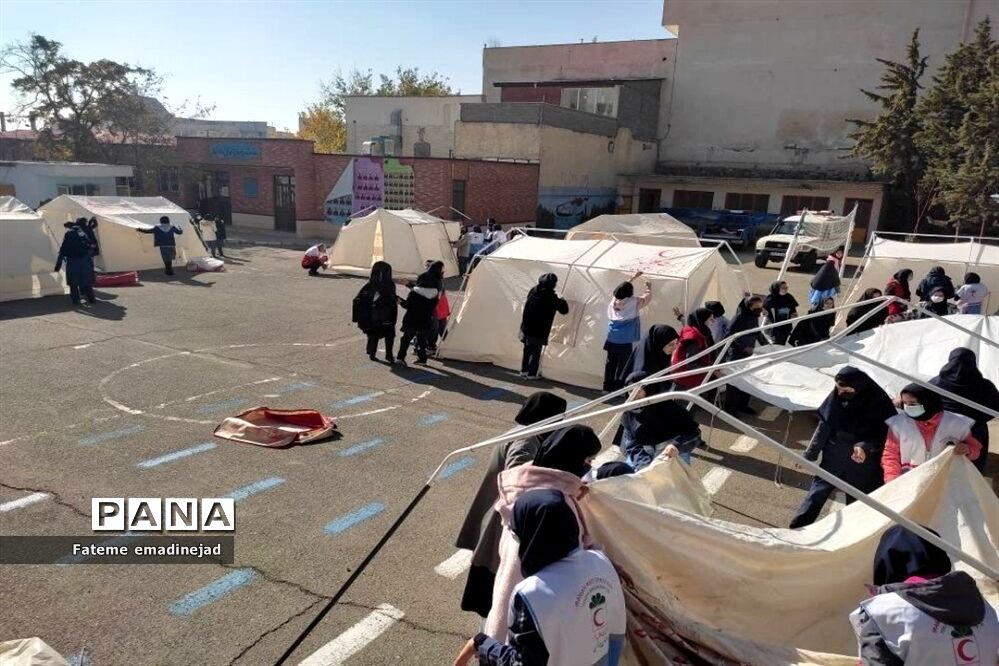 برگزاری مانور آموزشی و عملیاتی اسکان پس از زلزله در مدرسه  تربیت رودهن