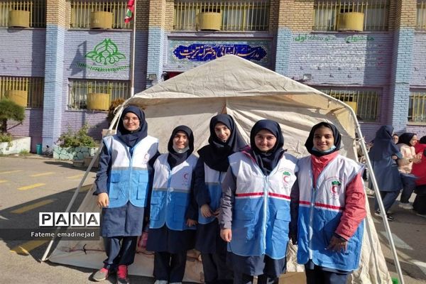 برگزاری مانور آموزشی و عملیاتی اسکان پس از زلزله در مدرسه  تربیت رودهن