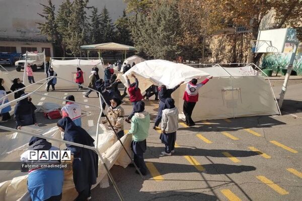 برگزاری مانور آموزشی و عملیاتی اسکان پس از زلزله در مدرسه  تربیت رودهن