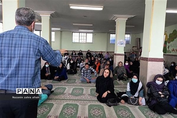 برگزاری جلسات آموزش خانواده در مدارس رودهن